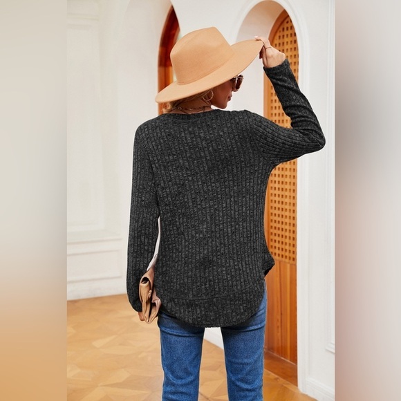 Every Day Style Round Neck Heathered Top - Picture 4 of 5